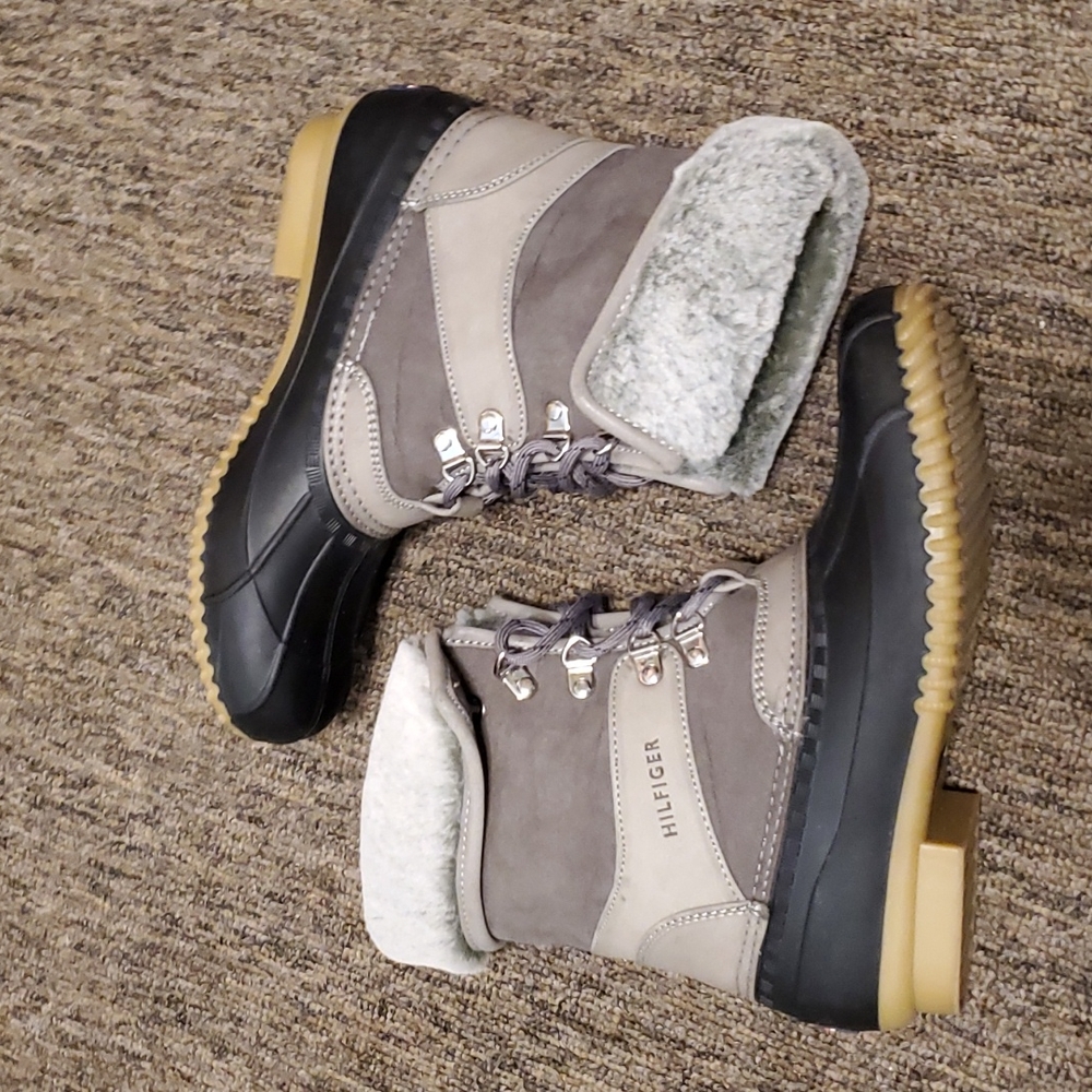 Tommy Hilfiger fur lined winter boots